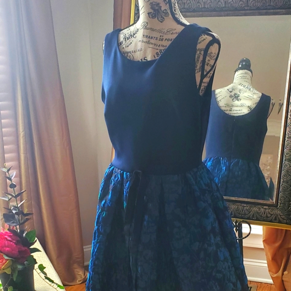 Dress - Picture 5 of 6
